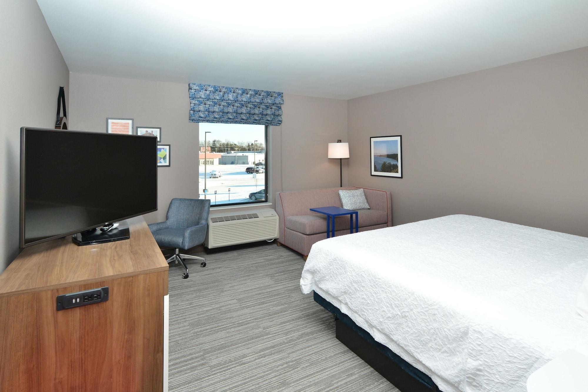 Hampton Inn & Suites Menomonie-Uw Stout Exterior photo
