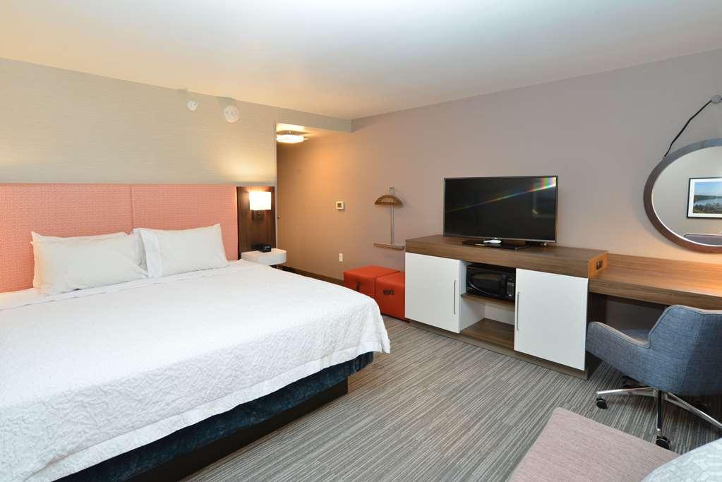 Hampton Inn & Suites Menomonie-Uw Stout Room photo